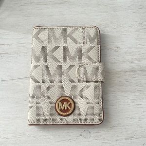 Michael Kors Snap wallet